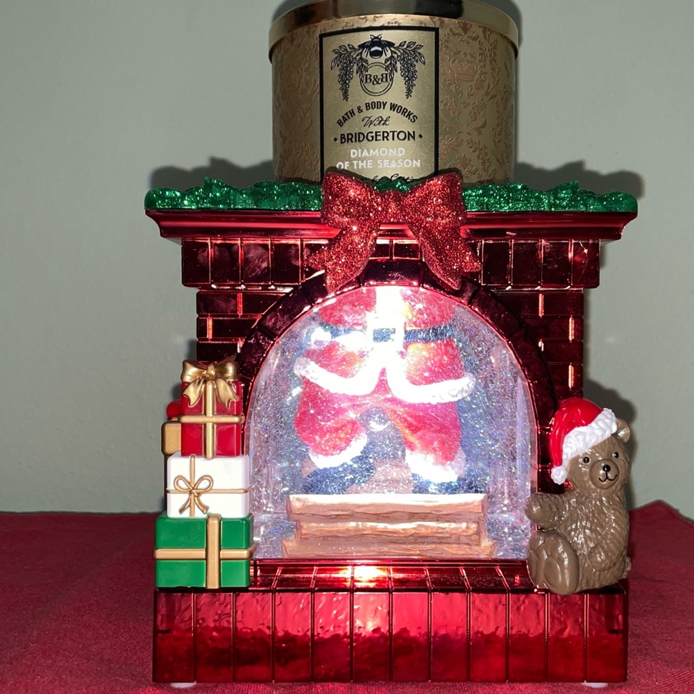 Bath & Body Works SANTA IN FIREPLACE WATER GLOBE CANDLE HOLDER